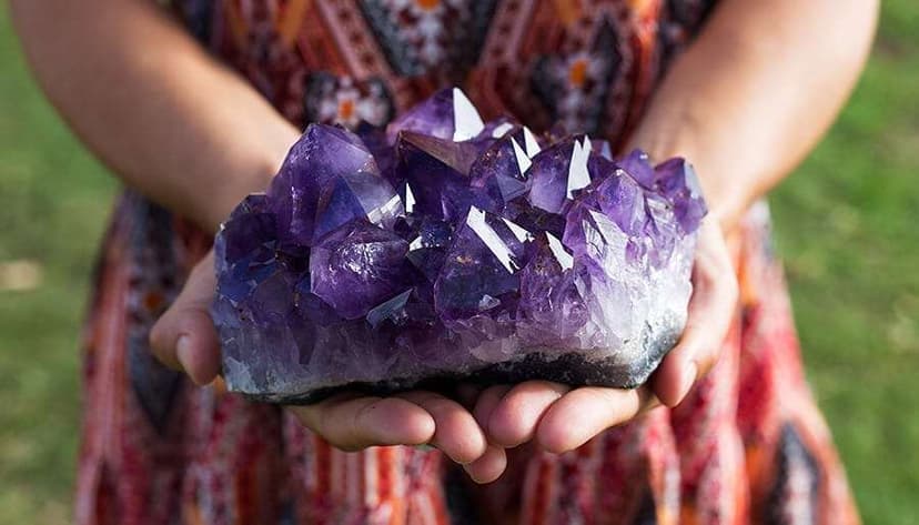 CRYSTAL HEALING FOR EMPATHS: How To Create Your own Crystal Kit For Protection & Empowerment