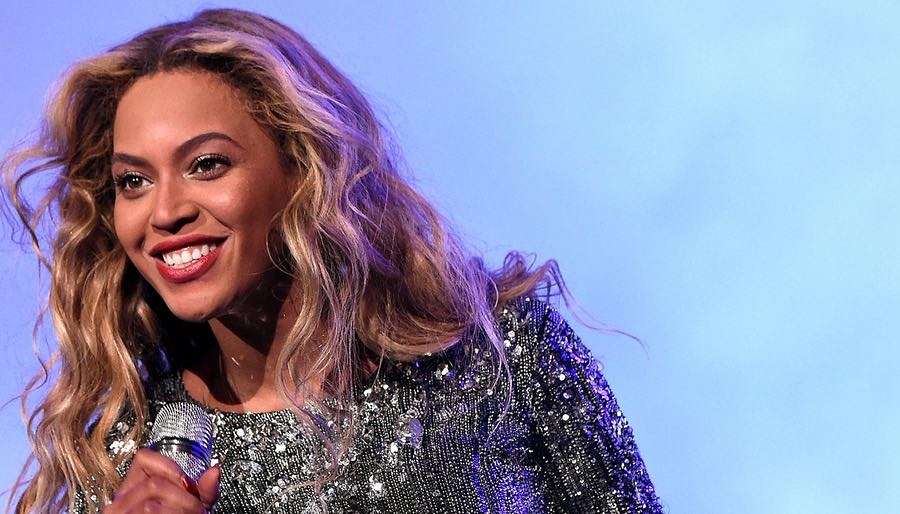 Beyonce Beyonce Knowles in Sequin Dress On Stage Head Shot