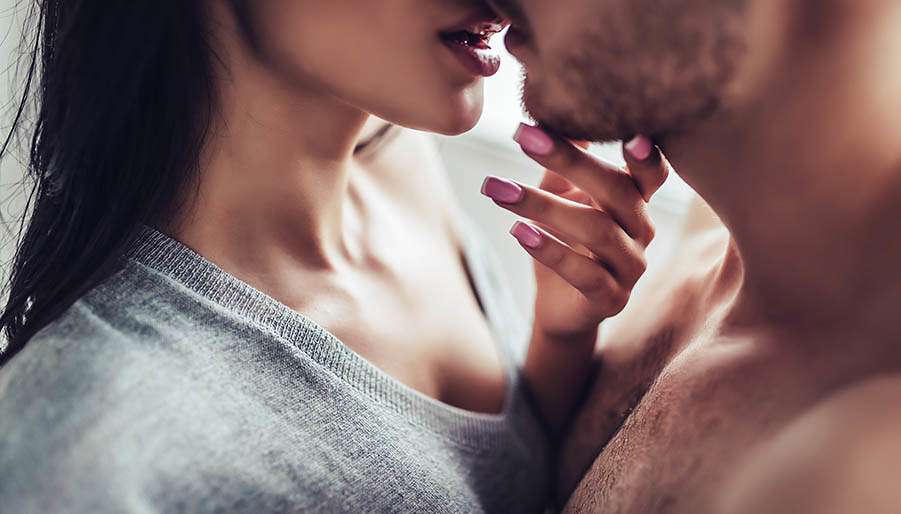 sexy-couple-eating-chocolate-to-open-sacral-chakra sexy-couple-eating-chocolate-to-open-sacral-chakra