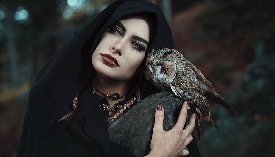 wicca-spells witch performing magick spell