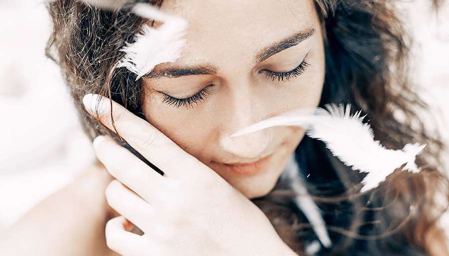 sensing-your-angels 7 Wonderfully Angelic Signs That Your Winged Guardians Are Near (& The #1 Way You Can Summon Them)